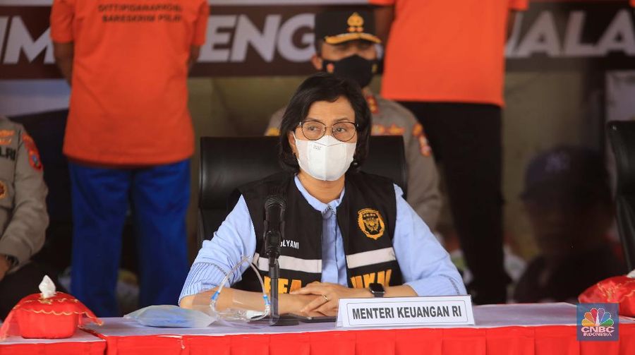 Pengungkapan Kasus Peredaran Gelap 2,5 Ton Narkotika Jenis Sabu jaringan Timur Tengah-Malaysia-Indonesia di Mabes Polri, Jakarta, Rabu 28 April 2021. Kementerian Keuangan dalam hal ini Direktorat Jenderal Bea dan Cukai bersama dengan tim Polri berhasil menggagalkan upaya penyelundupan narkoba sebanyak 2,5 ton. Sabu tersebut berasal dari jaringan internasional. Menteri Keuangan, Sri Mulyani Indrawati, mengatakan 2,5 ton narkoba tersebut bernilai lebih dari Rp 1 triliun. Jumlah tersebut sangat besar dan mencengangkan sehingga keberhasilan penggagalan penyelundupan ini sangat diapresiasi olehnya. 