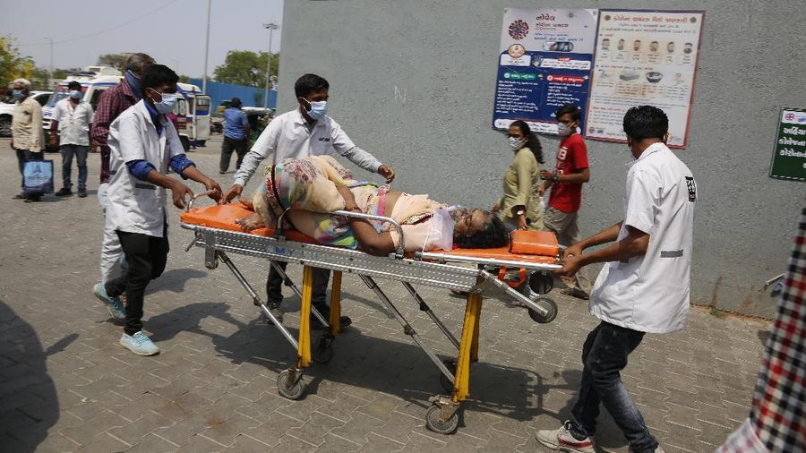 A patient breathes with the help of oxygen provided by a Gurdwara, Sikh place of worship, inside a car in New Delhi, India, Saturday, April 24, 2021. India’s medical oxygen shortage has become so dire that this gurdwara began offering free breathing sessions with shared tanks to COVID-19 patients waiting for a hospital bed. They arrive in their cars, on foot or in three-wheeled taxis, desperate for a mask and tube attached to the precious oxygen tanks outside the gurdwara in a neighborhood outside New Delhi. (AP Photo/Altaf Qadri)
