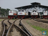 Intip Perawatan Lokomotif di Depo Kereta Api Cipinang Jakarta