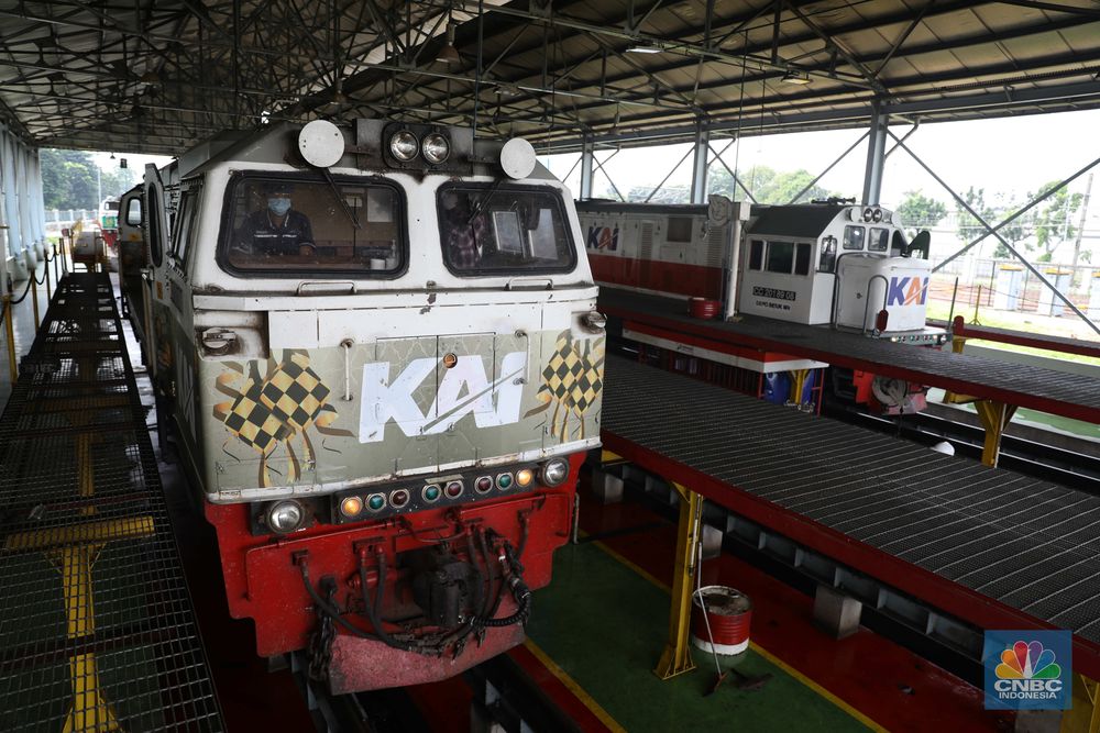 Intip Perawatan Lokomotif Di Depo Kereta Api Cipinang Jakarta Foto 8
