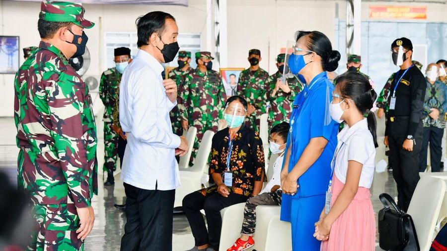Presiden Joko Widodo Silaturahmi dengan Keluarga Patriot KRI Nanggala 402 (Biro Pers Sekretariat Presiden/Laily Rachev)