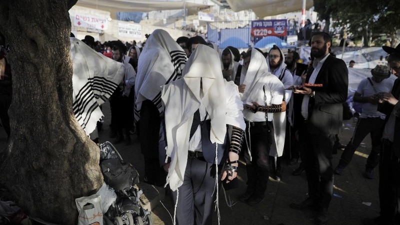 Israeli security officials and rescuers carry a body of a victim who died during a Lag Ba'Omer celebrations at Mt. Meron in northern Israel, Friday, April 30, 2021. More than 100 people were injured, dozens critically, in a stampede at a Jewish religious gathering in northern Israel attended by tens of thousands of people, Israel's main rescue service said early Friday. (AP Photo)
