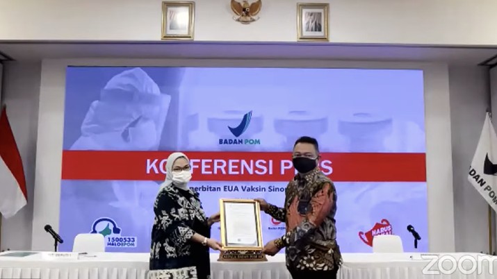 Penyerahan Emergency Use Authorization (EUA) Vaksin Sinopharm dari BPOM ke Kirmia Farma. (Tangkapan Layar Youtube Badan POM RI) Penyerahan Emergency Use Authorization (EUA) Vaksin Sinopharm dari BPOM ke Kirmia Farma. (Tangkapan Layar Youtube Badan POM RI)