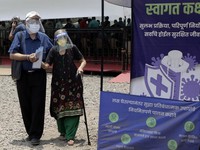 Kesenjangan Digital, Rebutan Vaksin di India Makin Sengit