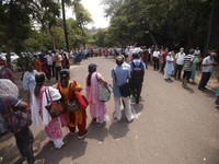 Sinyal SOS Corona India: Bantuan Mengalir, Kasus Terus Rekor!