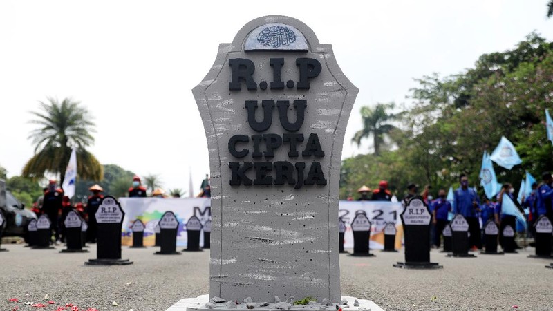 May Day 2021, Massa Buruh Demo UU Cipta Kerja (CNBC Indonesia/Muhammad Sabki)