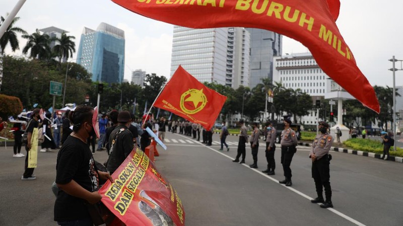 May Day 2021, Massa Buruh Demo UU Cipta Kerja (CNBC Indonesia/Muhammad Sabki)