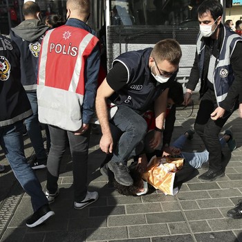 Potret Ricuh Demo May Day 2021 di Negeri Recep Tayyip Erdogan