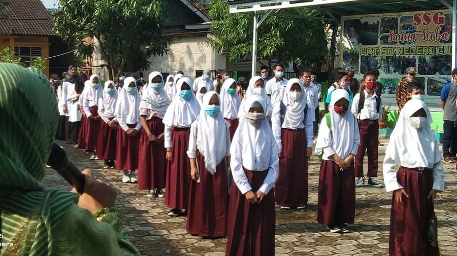 Belajar tatap muka dimulai dari jenjang pendidikan sekolah dasar (SD).