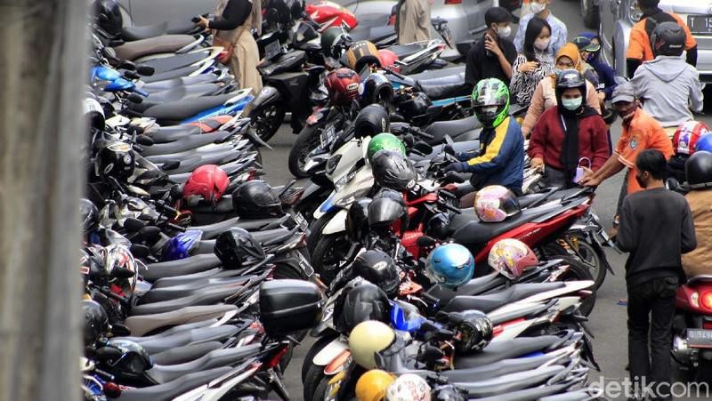 Kerumunan di Pasar Bandung (Yudha Maulana/Detikcom)