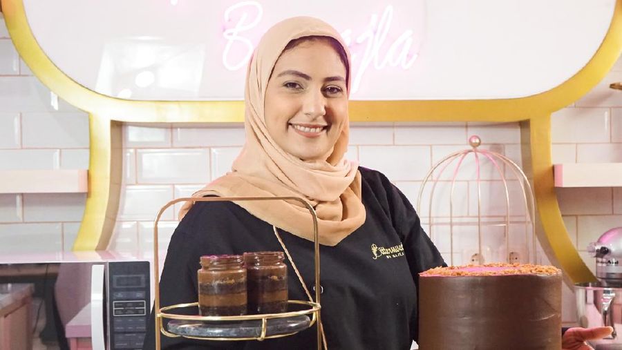 Memulai bisnis sejak tahun 2018, Najla Bisyir selama tiga tahun terakhir mengerahkan
strategi pemasaran tidak hanya secara offline, tetapi juga merambah ke cakupan yang lebih luas dengan berjualan secara online di Shopee Indonesia.