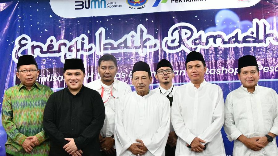 BPH Migas bersama Kementerian BUMN, PT. Pertamina (Persero) dan Bank Syariah Indonesia menggelar sosialisasi pendirian Pertashop dihadapan 50 pimpinan pondok pesantren se Jawa Tengah bertempat di kediaman Anggota Dewan Pertimbangan Presiden (Wantimpres) Maulana Habib Luthfi bin Ali bin Yahya, Pekalongan, Jawa Tengah (30/04/2021).