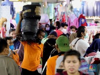 Ironis! Tanah Abang Ramai, Emiten Tekstil RI Berdarah-darah