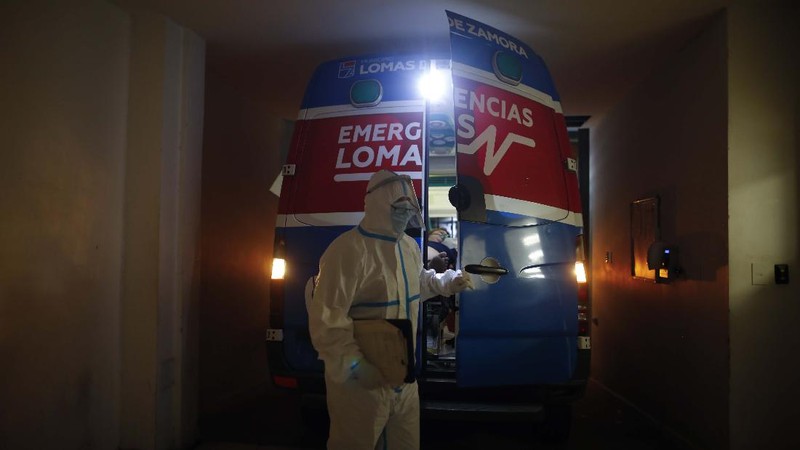 Kasus covid-19 di Argentina meningkat sejumlah rumah sakit penuh. (AP/Natacha Pisarenko)