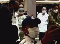 Cekrek! Tiba-tiba Anies Jadi 'Tukang Foto' Jokowi di GI