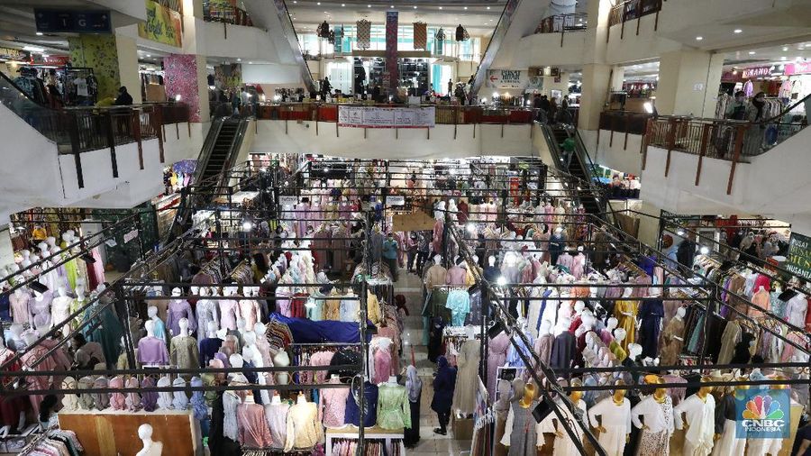 Penjual baju muslim di Thamrin City. (CNBC Indonesia/Andrean Kristianto)