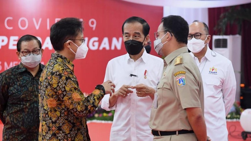 Presiden Jokowi meninjau vaksinasi Covid-19 pelaku usaha perdagangan, Thamrin City, (3/05/2021). (Dok: Biro Pers Sekretariat Presiden)