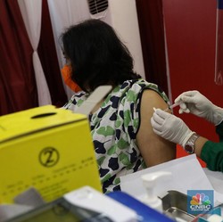 Ambisi Jokowi: Suntik 1 Juta Vaksin Covid-19 Per Hari di Juni