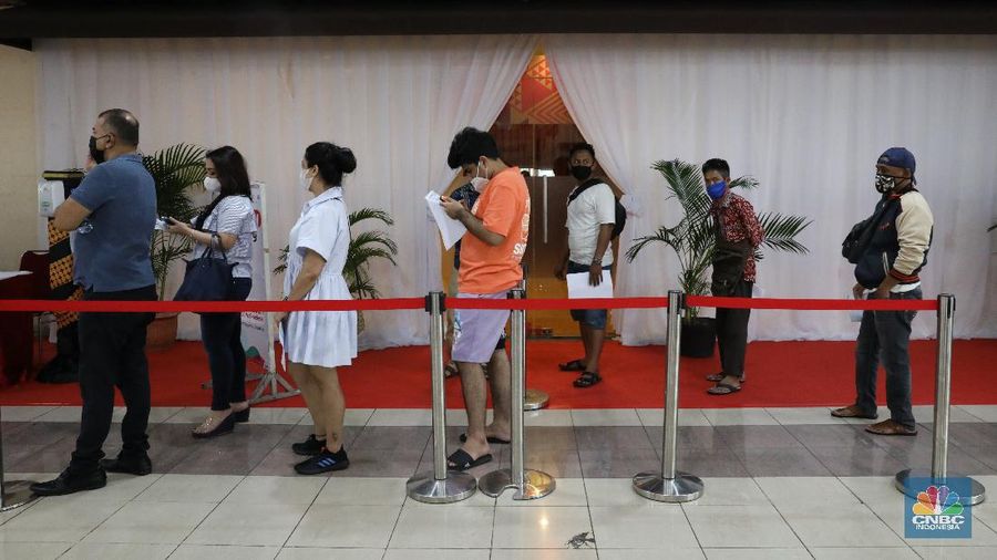 Vaksinasi pelaku usaha di Thamrin City. (CNBC Indonesia/Andrean Kristianto)