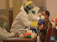 Jauh Dari Target, Baru 5% Penduduk RI yang Divaksin