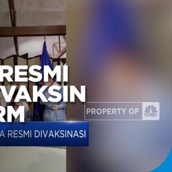 Duterte Resmi Disuntik Dosis Pertama Vaksin Corona Sinopharm