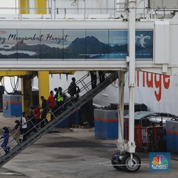 Jelang Harpitnas, Ramai Warga Liburan ke Luar Pulau