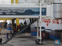 Jelang Harpitnas, Ramai Warga Liburan ke Luar Pulau