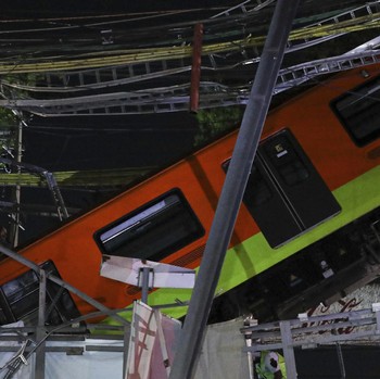Timpa Kendaraan, Potret Rel Kereta Layang Ambruk di Meksiko