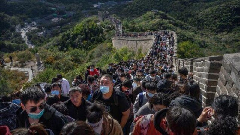 Tembok besar China ramai wisatawan ditengah pandemi. AP/