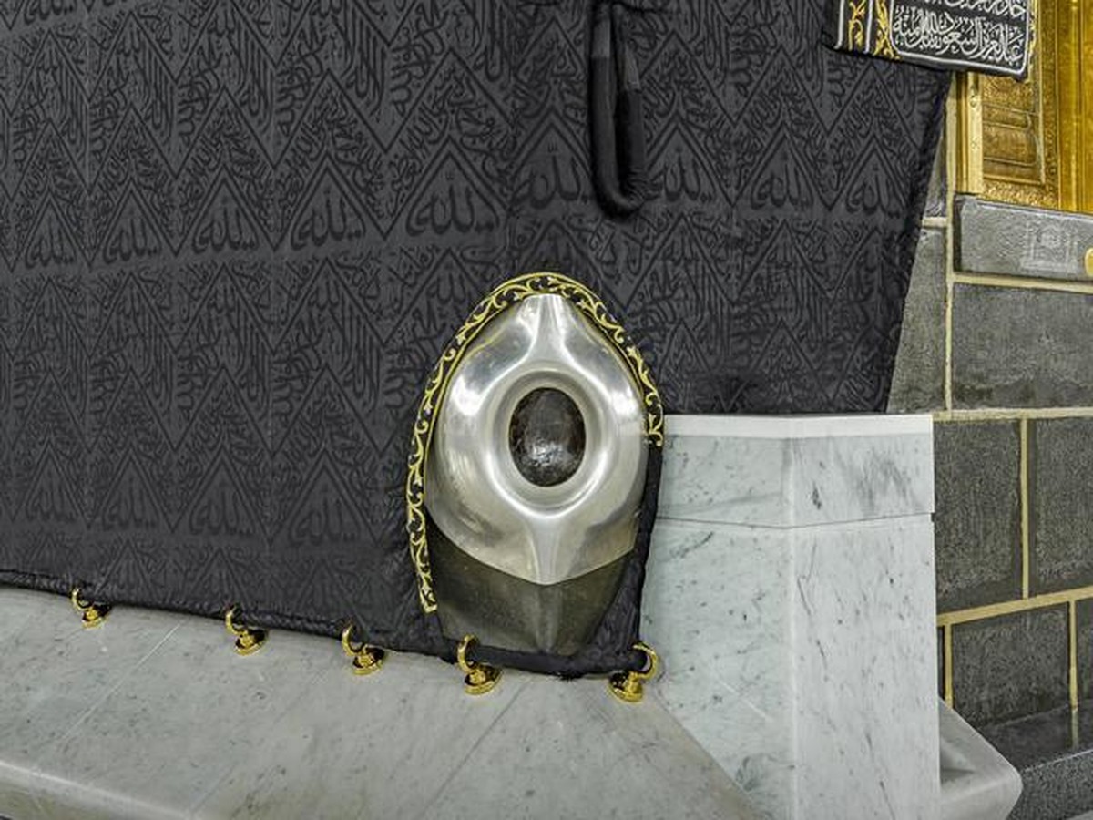 Asal Usul Hajar Aswad: Apakah Batu Suci Ini Adalah Meteorit?