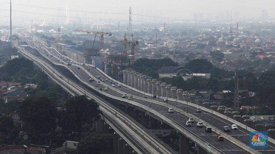 Jalan Tol Layang Mohammed Bin Zayed atau Tol - Jakarta Cikampek. (CNBC Indonesia/Muhammad Sabki)
