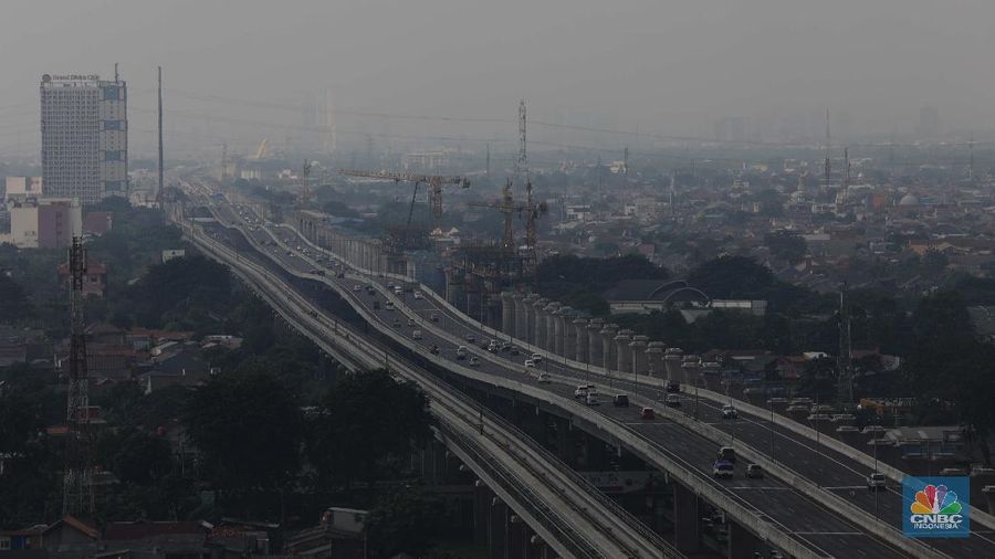 Jalan Tol Layang Mohammed Bin Zayed atau Tol - Jakarta Cikampek. (CNBC Indonesia/Muhammad Sabki)