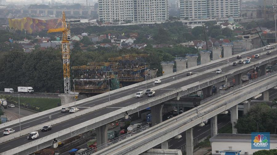 Jalan Tol Layang Mohammed Bin Zayed atau Tol - Jakarta Cikampek. (CNBC Indonesia/Muhammad Sabki)