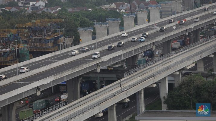Jalan Tol Layang Mohammed Bin Zayed atau Tol - Jakarta Cikampek. (CNBC Indonesia/Muhammad Sabki)