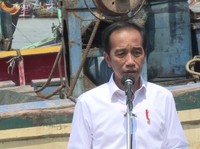 Jokowi di Lamongan Tiba-tiba Telepon Menteri Basuki, Ada Apa?