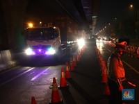 Akibat Penyekatan Larangan Mudik, Tol Cikampek Macet Panjang