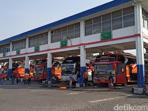 H-3 Lebaran, Terminal Purabaya Ramai Pemudik