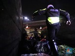 Kecoh Polisi! Pemudik Ngumpet di Dalam Truk Sayur