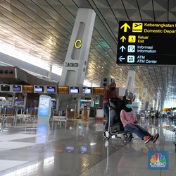 Naik Pesawat Wajib PCR, Tapi Kok Ada Maskapai Layani Antigen?