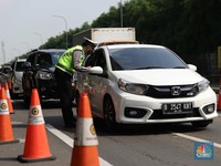 Travel Gelap Beraksi Kucing-Kucingan Tembus Penyekatan Polisi