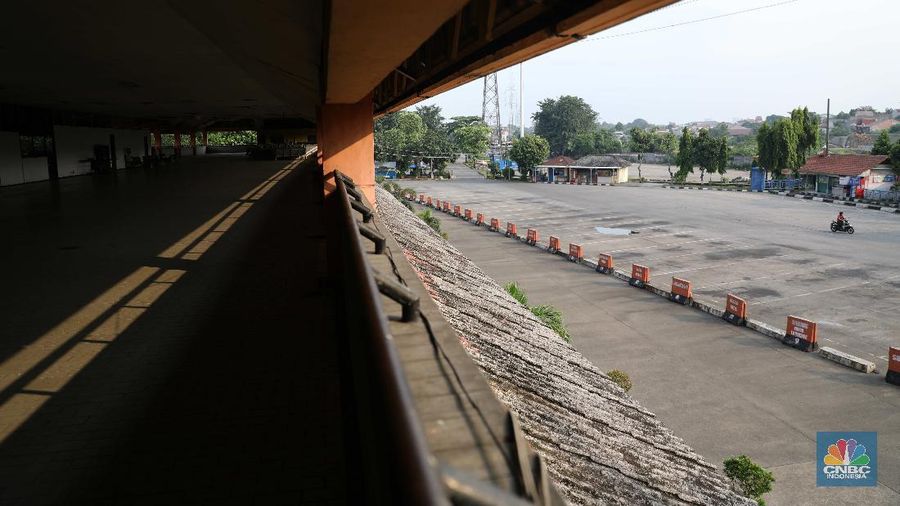 Terminal Kampung Rambutan kosong saat larangan mudik 2021. (CNBC Indonesia/Muhammad Sabki)
