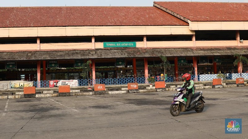 Terminal Kampung Rambutan kosong saat larangan mudik 2021. (CNBC Indonesia/Muhammad Sabki)