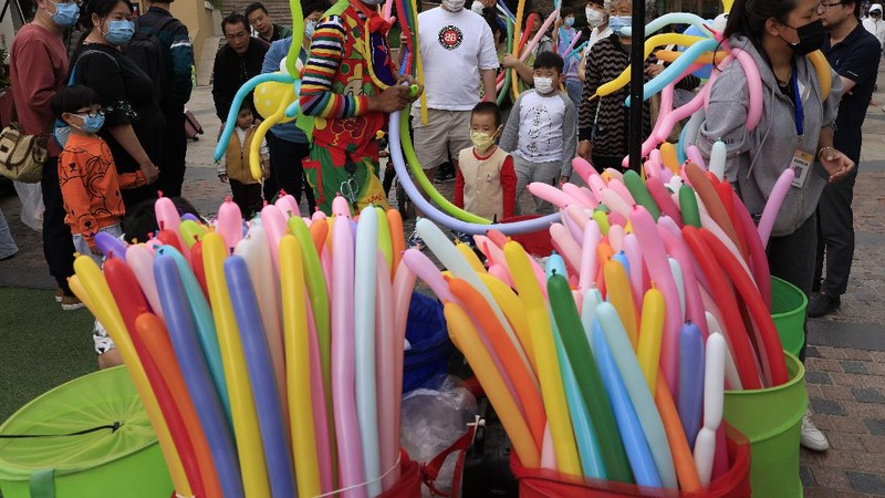 Wisatawan berkunjung ke Kota Terlarang, Beijing. (AP/Ng Han Guan)
