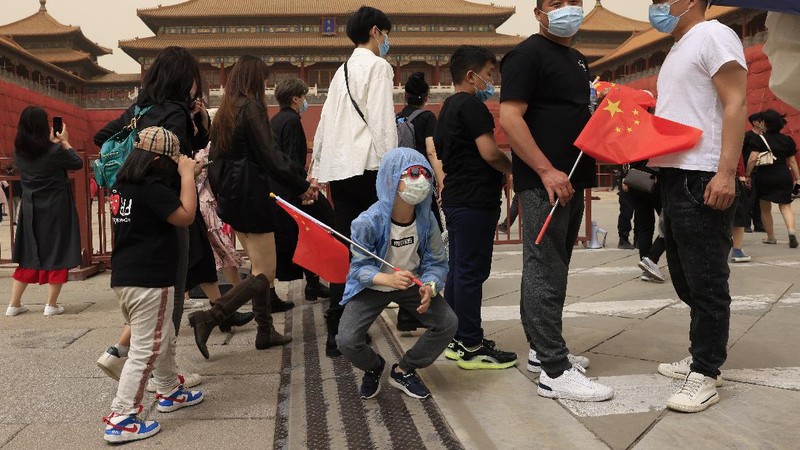Wisatawan berkunjung ke Kota Terlarang, Beijing. (AP/Ng Han Guan)