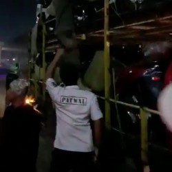 Kena Deh! Polisi Temukan Pemudik di Truk Pengangkut Motor