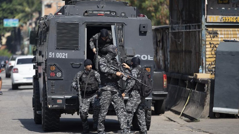 Police get out of an armored vehicle during an operation against alleged drug traffickers in the Jacarezinho favela of Rio de Janeiro, Brazil, Thursday, May 6, 2021. (AP Photo/Silvia Izquierdo)