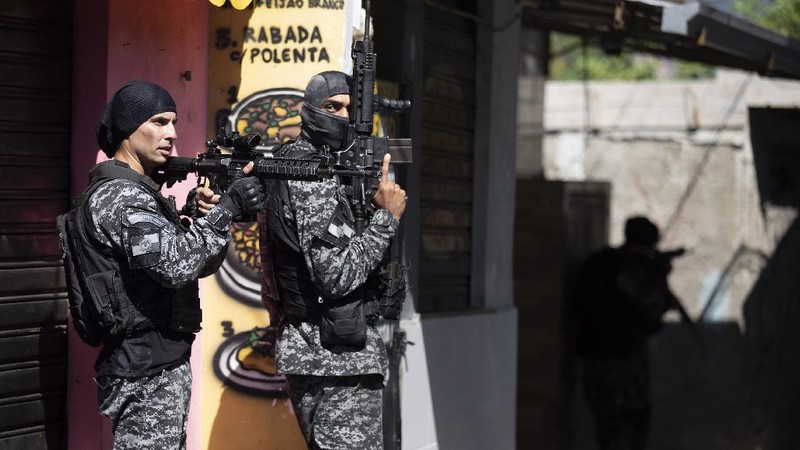 Police get out of an armored vehicle during an operation against alleged drug traffickers in the Jacarezinho favela of Rio de Janeiro, Brazil, Thursday, May 6, 2021. (AP Photo/Silvia Izquierdo)