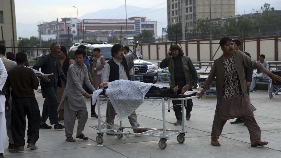 Ledakan terjadi di Afghanistan. (AP/Rahmat Gul)