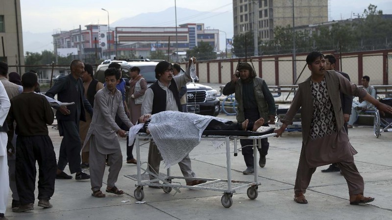 Ledakan terjadi di Afghanistan. (AP/Rahmat Gul)