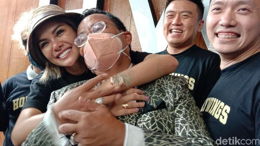 Nikita Mirzani & Hotman Paris/Detik/Anisa Indraini